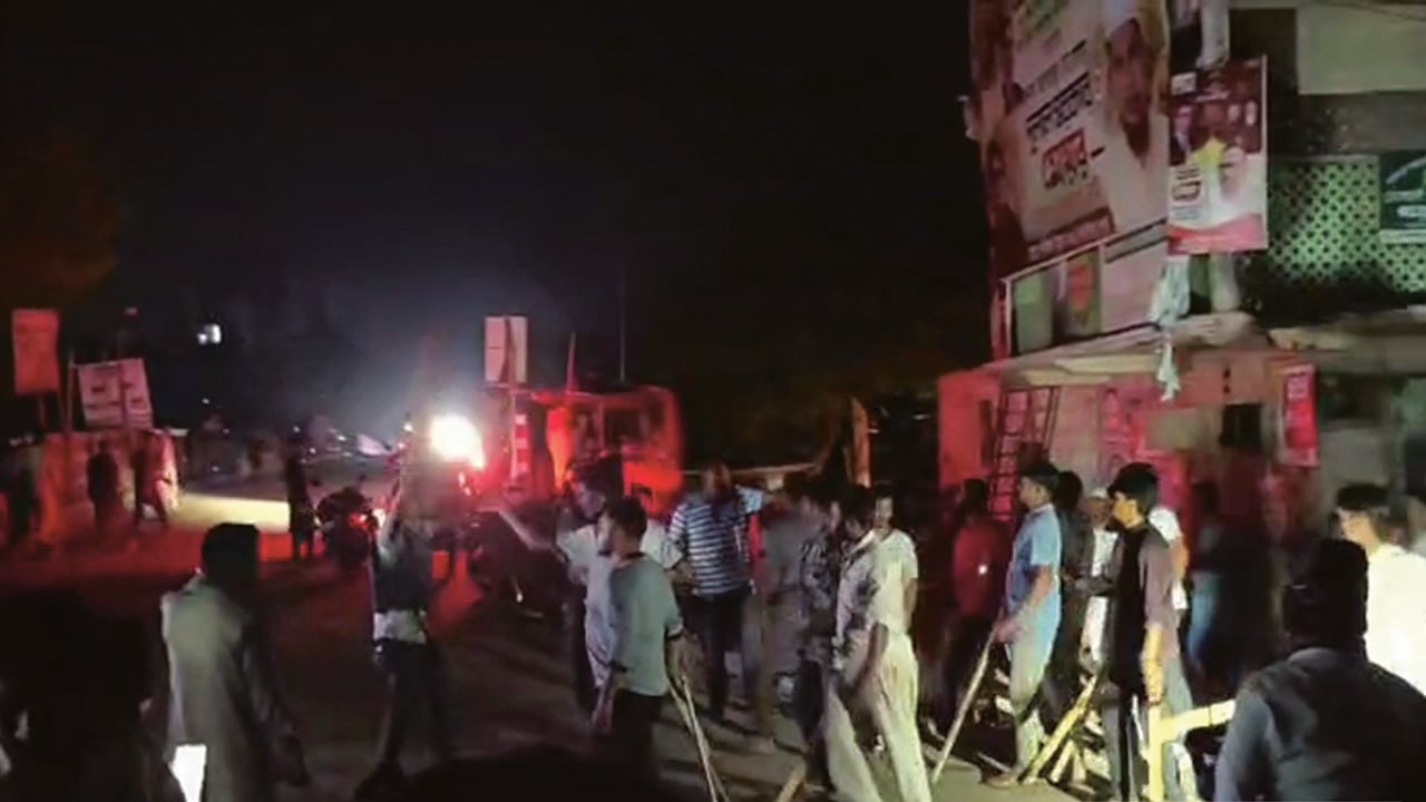 নাটোরে বিএনপির ২ পক্ষের সংঘর্ষ, আহত পুলিশ সদস্য