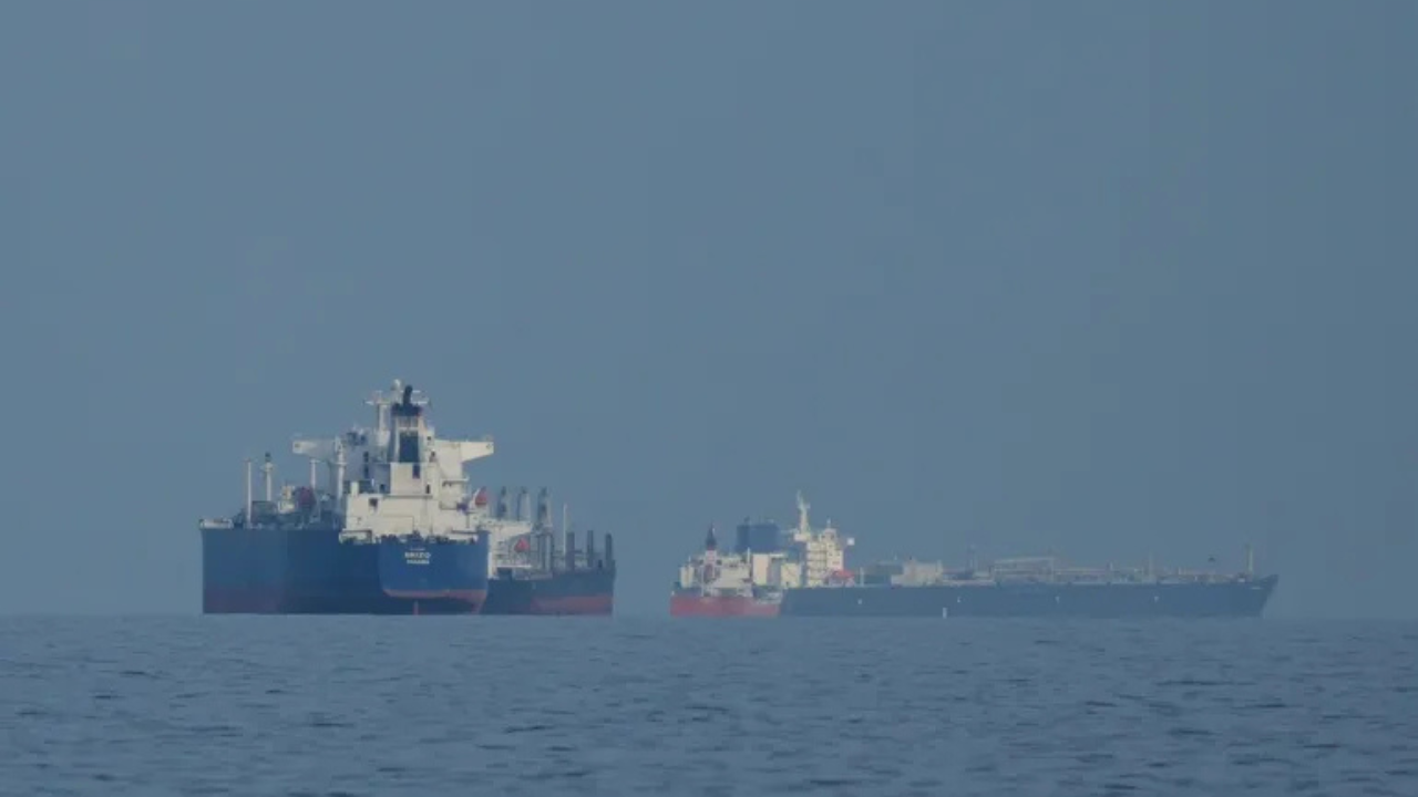 হরমুজ প্রণালি দিয়ে ভারতীয় জাহাজ চলাচলের অনুমতি ইরানের