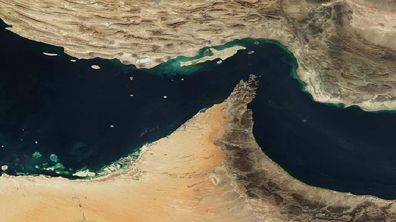 হরমুজ প্রণালি নিয়ে কি হাল ছেড়ে দিচ্ছেন ট্রাম্প?