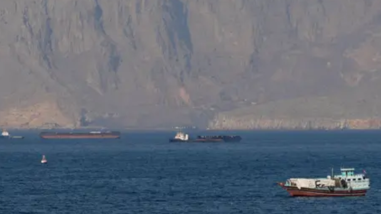 হরমুজ প্রণালিতে নতুন নৌ-পথ চালু করলো ইরান