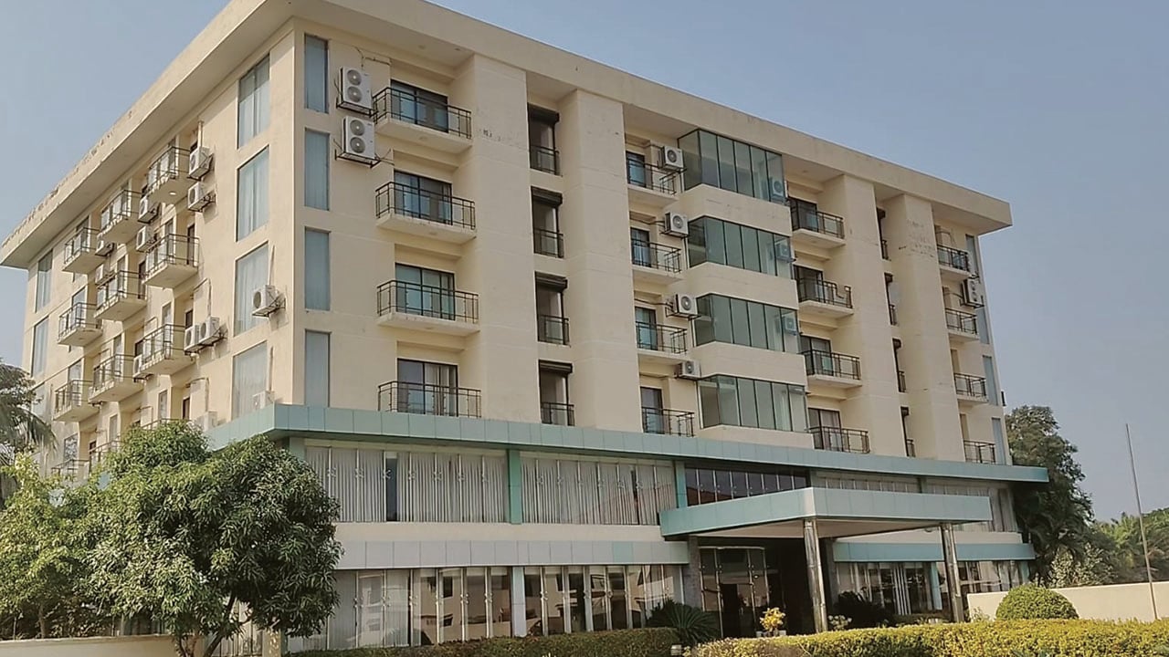 ডিজেল সংকট: কুয়াকাটায় পর্যটক সেবা ব্যাহত