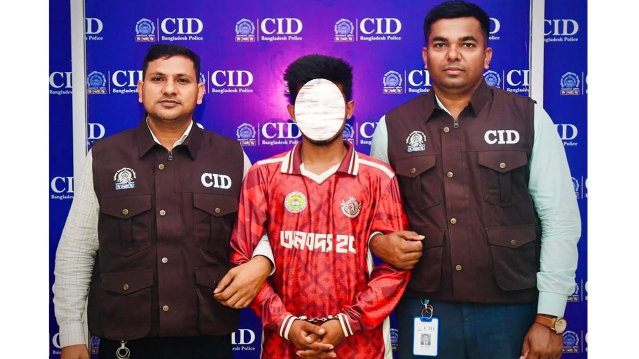 উপাচার্যের হোয়াটসঅ্যাপ আইডি হ্যাক করে অর্থ আত্মসাৎ, গ্রেফতার ১