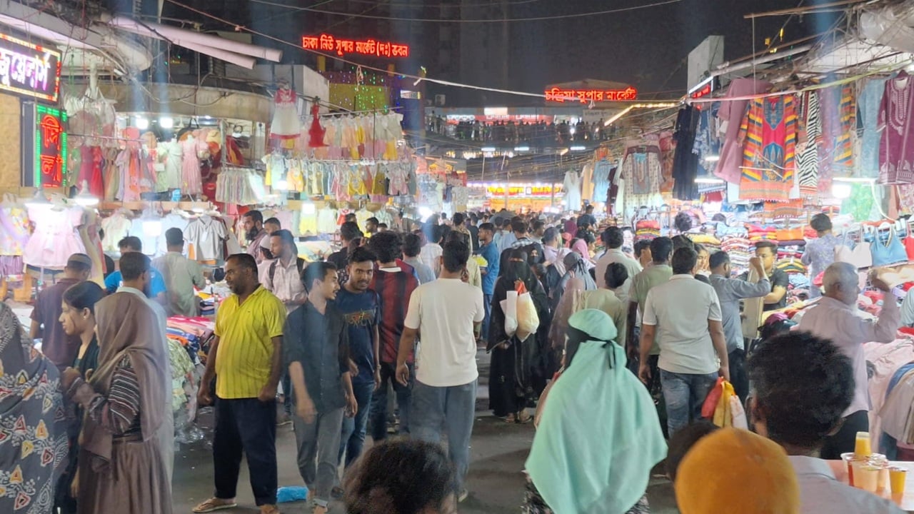 ঈদের আমেজে সরগরম মার্কেট, ক্রেতাদের ঢল