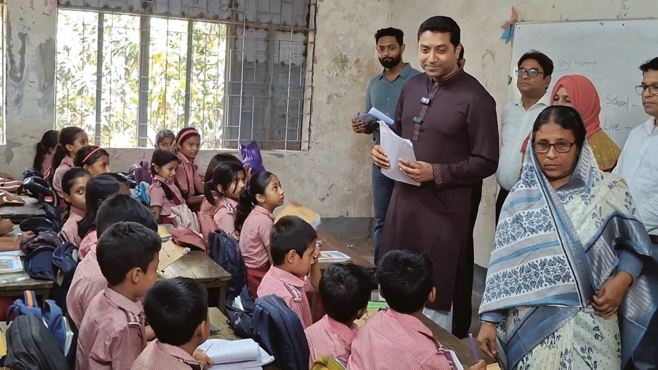 ইংলিশ মিডিয়ামের সঙ্গে মিল রেখে প্রাথমিকের কারিকুলাম: প্রতিমন্ত্রী