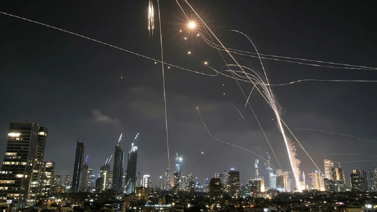 ইসরায়েলের একাধিক শহরে ইরানের ক্ষেপণাস্ত্র হামলা