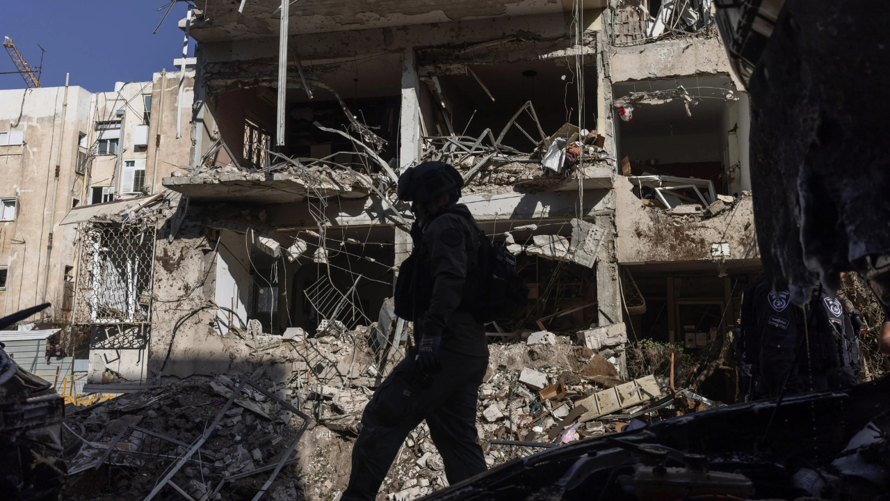 যুক্তরাষ্ট্র-ইসরায়েলের হামলায় ইরানের ক্ষতি ২৭০ বিলিয়ন ডলার