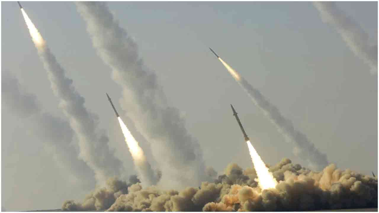 ইসরায়েলে আঘাত হেনেছে ইরানের ক্ষেপণাস্ত্র