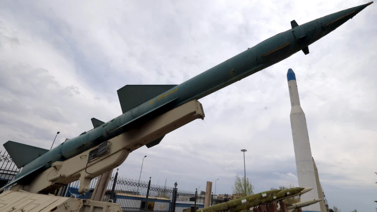 ইরানকে ব্যালিস্টিক ক্ষেপণাস্ত্রের কাঁচামাল সরবরাহ করছে চীন