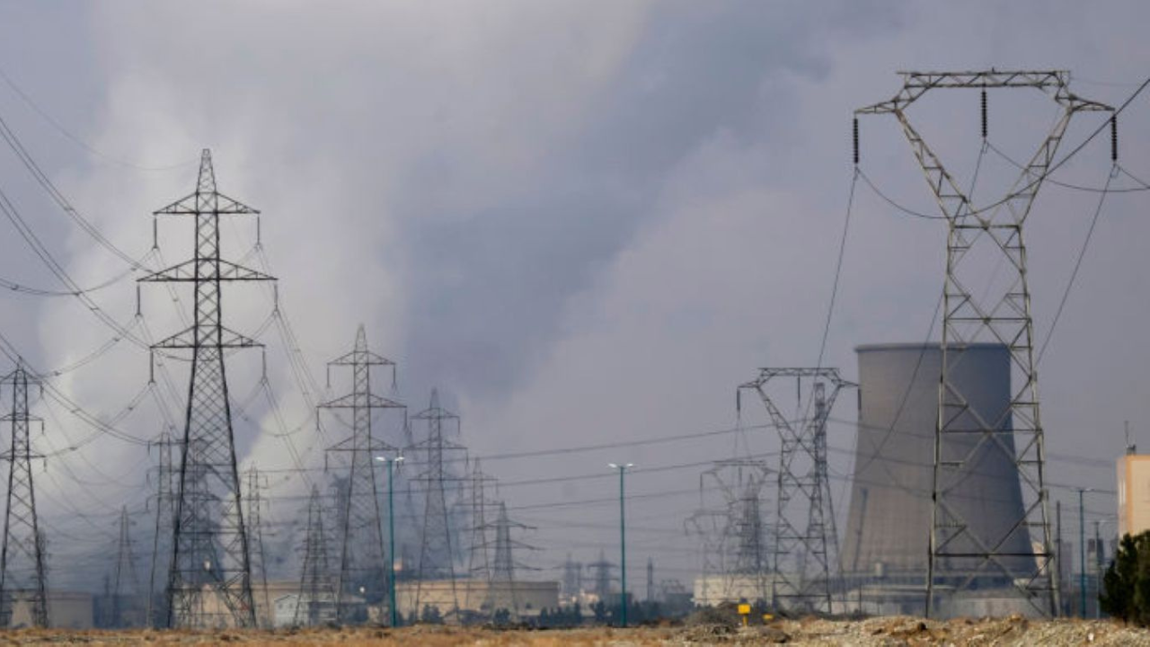 ইরানের বিদ্যুৎকেন্দ্রের সামনে মানববন্ধন করার আহ্বান