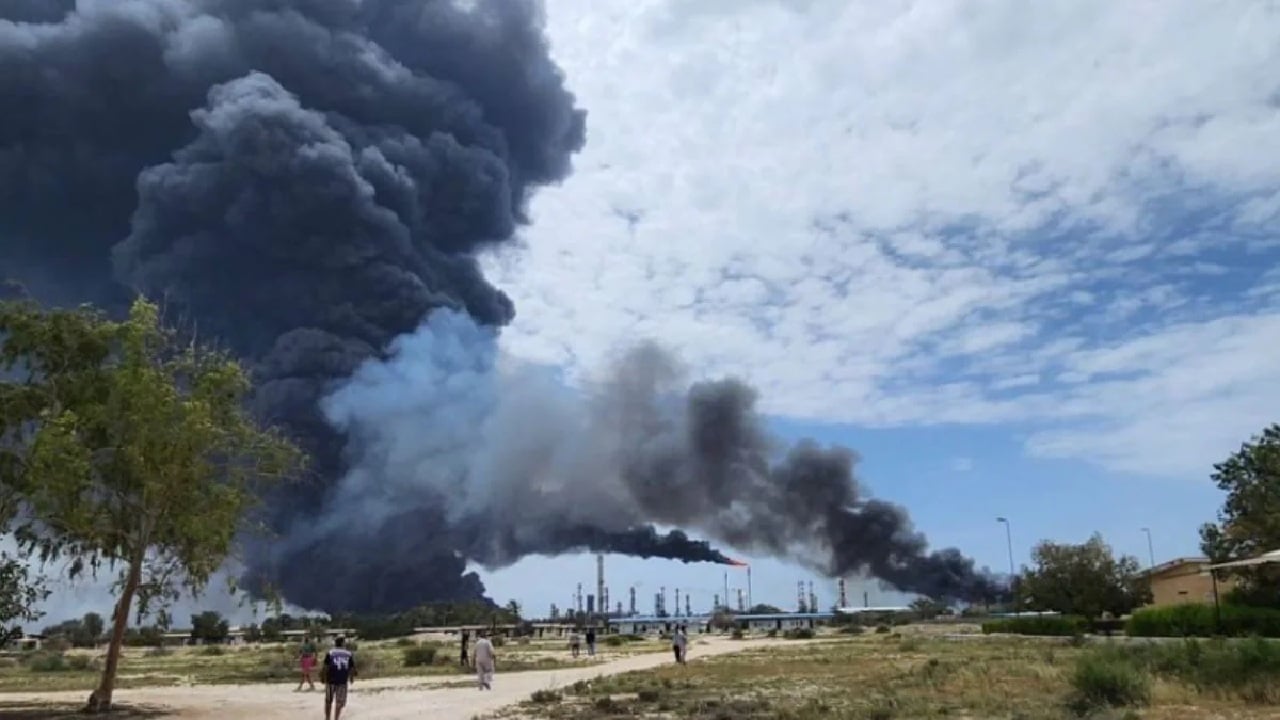 যুদ্ধবিরতির মধ্যেই ইরানের তেল শোধনাগারে হামলা