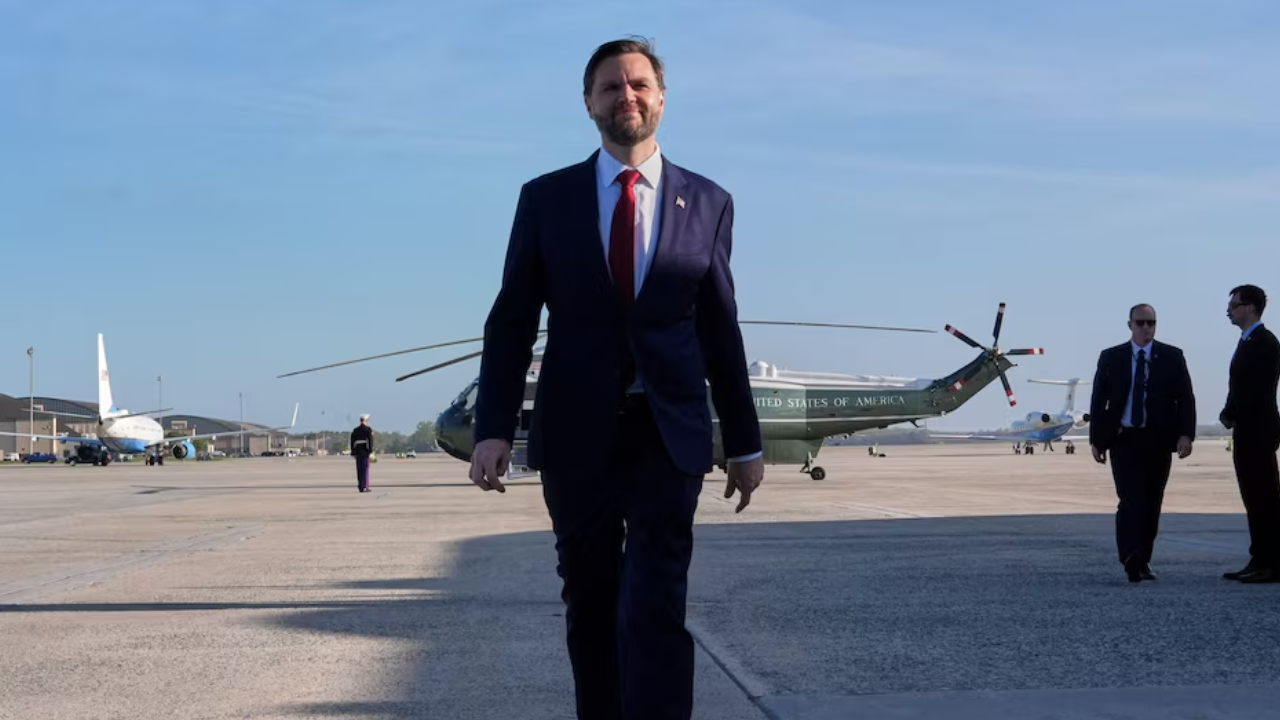 ইসলামাবাদ পৌঁছেছেন মার্কিন ভাইস প্রেসিডেন্ট