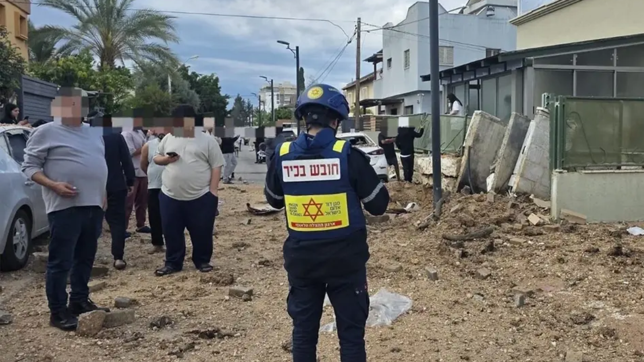 ইসরায়েলে ক্লাস্টার বোমা ছুড়লো ইরান