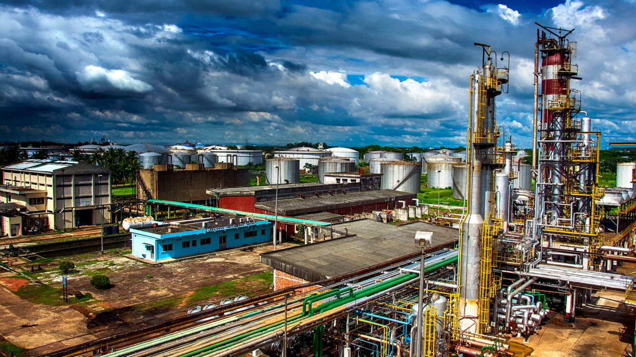 ইস্টার্ন রিফাইনারি সাময়িক বন্ধের শঙ্কা