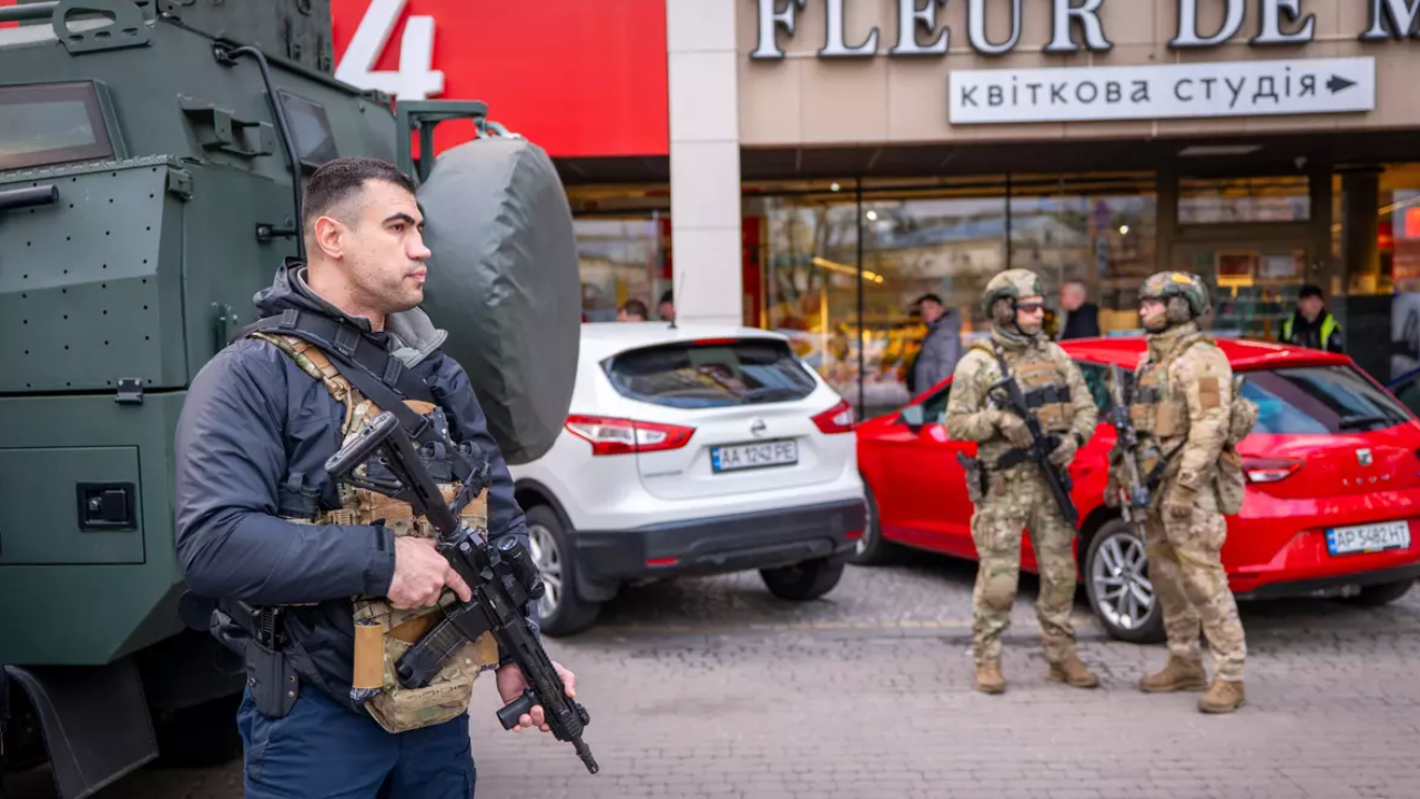 ইউক্রেনে বন্দুকধারীর হামলায় শিশুসহ নিহত ৬