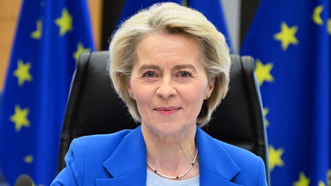 ইউরোপীয় জলবায়ু কমিশনার ওপকে হোকস্ট্রা