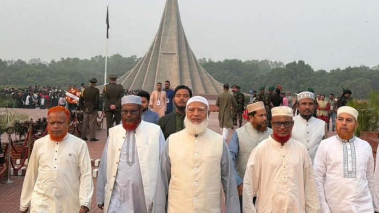 স্বাধীনতা দিবসে স্মৃতিসৌধে জামায়াত আমিরের শ্রদ্ধা