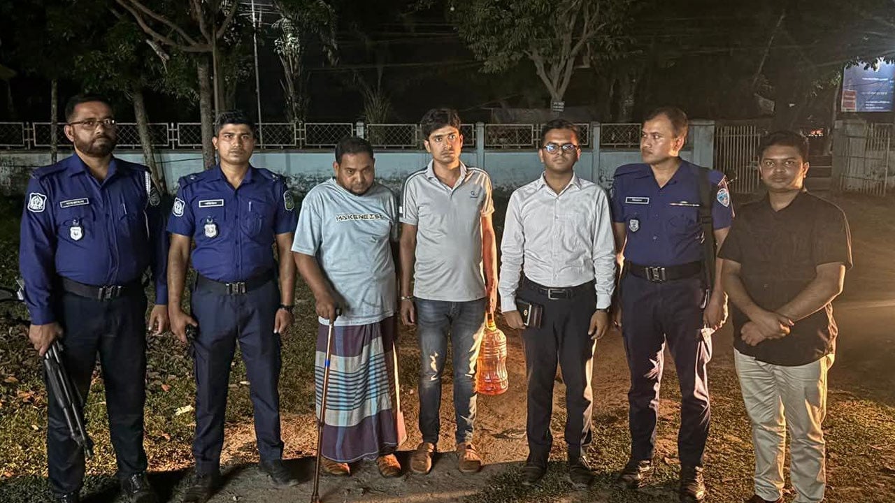 জ্বালানি মজুত করে অতিরিক্ত দামে বিক্রি, জামাই-শ্বশুরের কারাদণ্ড