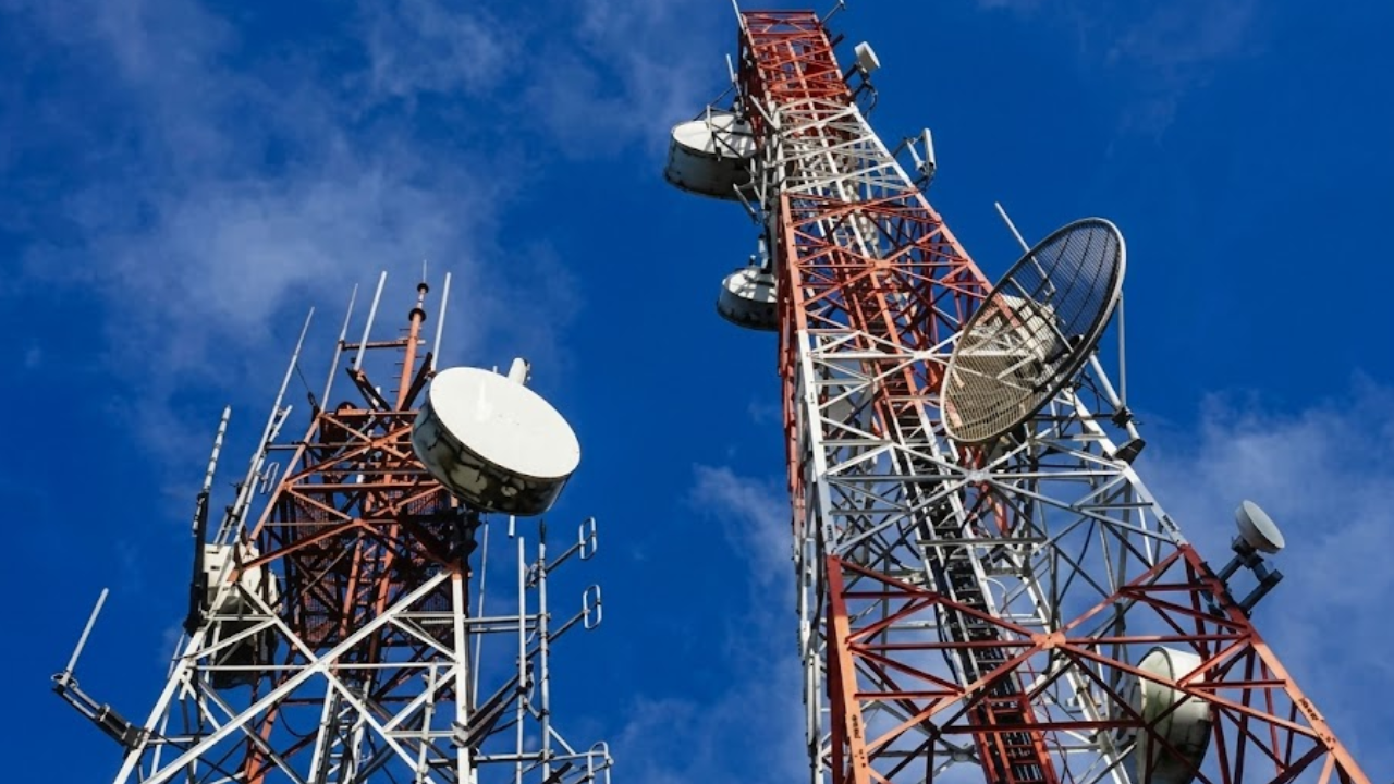 জ্বালানি ও বিদ্যুৎ সংকটে বিপর্যয়ের মুখে টেলিযোগাযোগ খাত