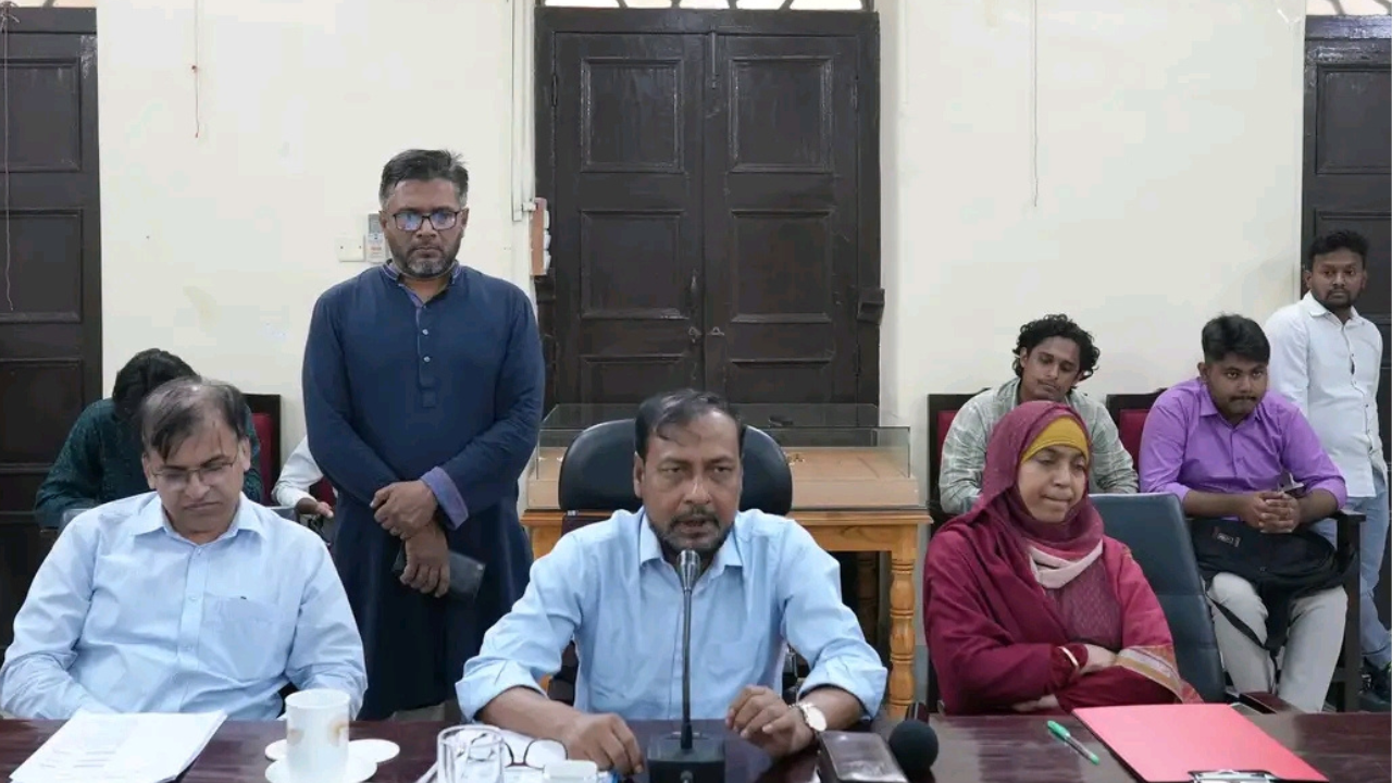 জবিতে অতীত অনিয়ম তদন্তে বিচারিক কমিশন গঠনের ঘোষণা