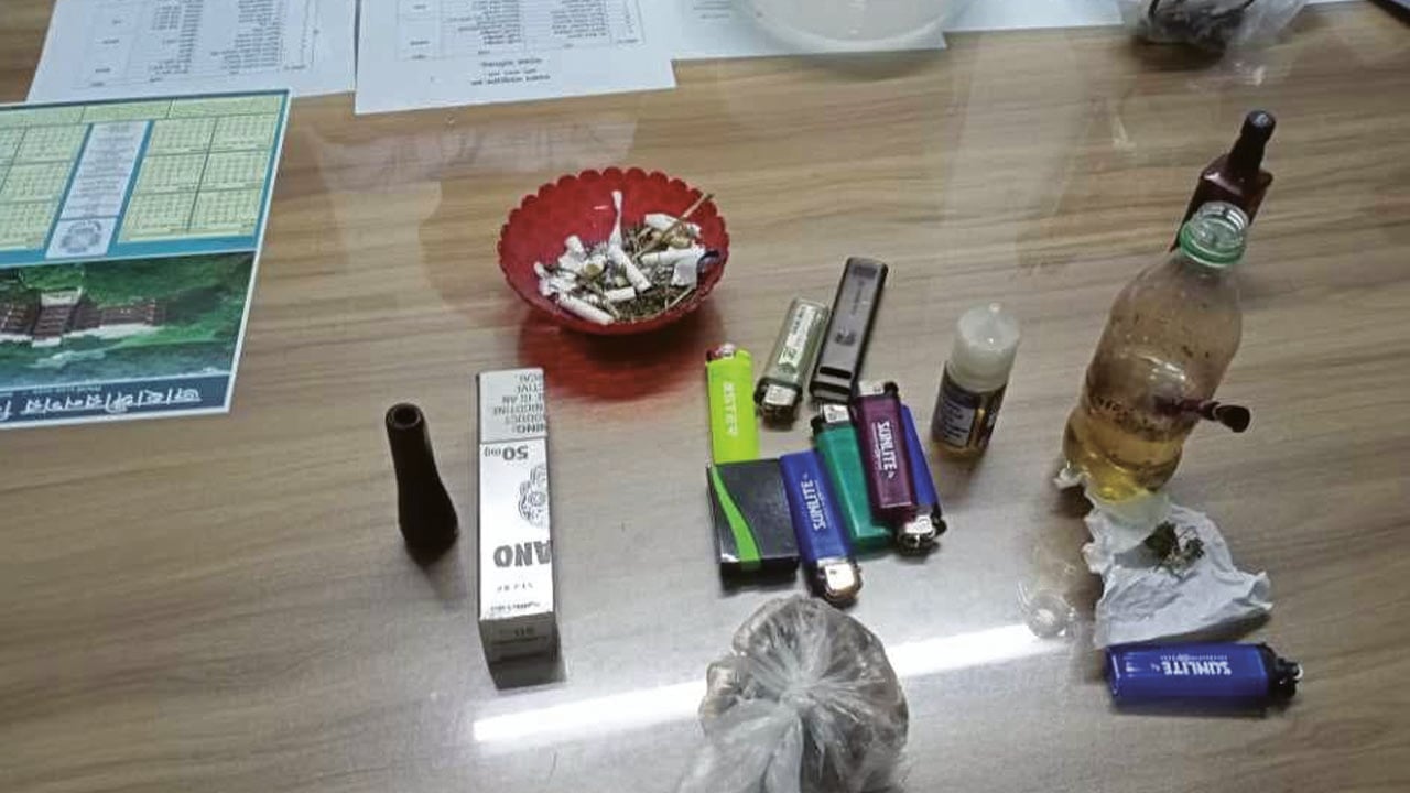 জাবিতে ছাত্রী হল থেকে মাদক উদ্ধার