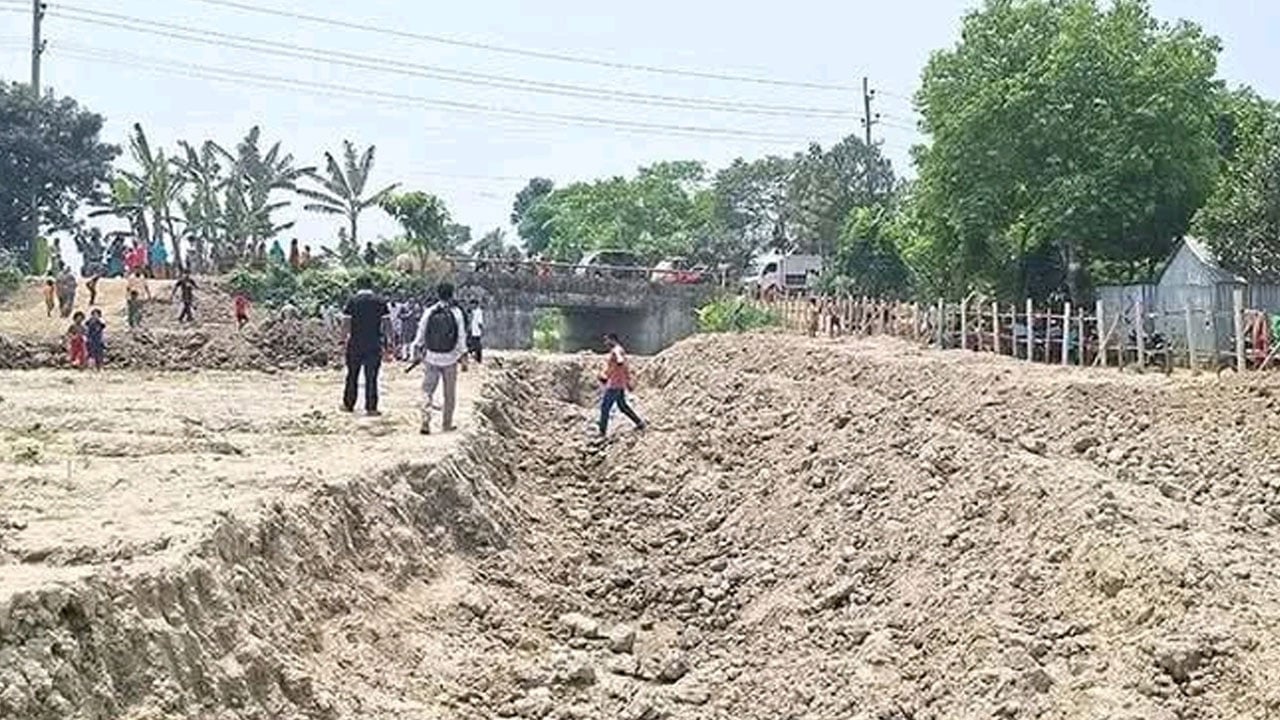 নিকলীতে শতবর্ষী খাল ভরাট