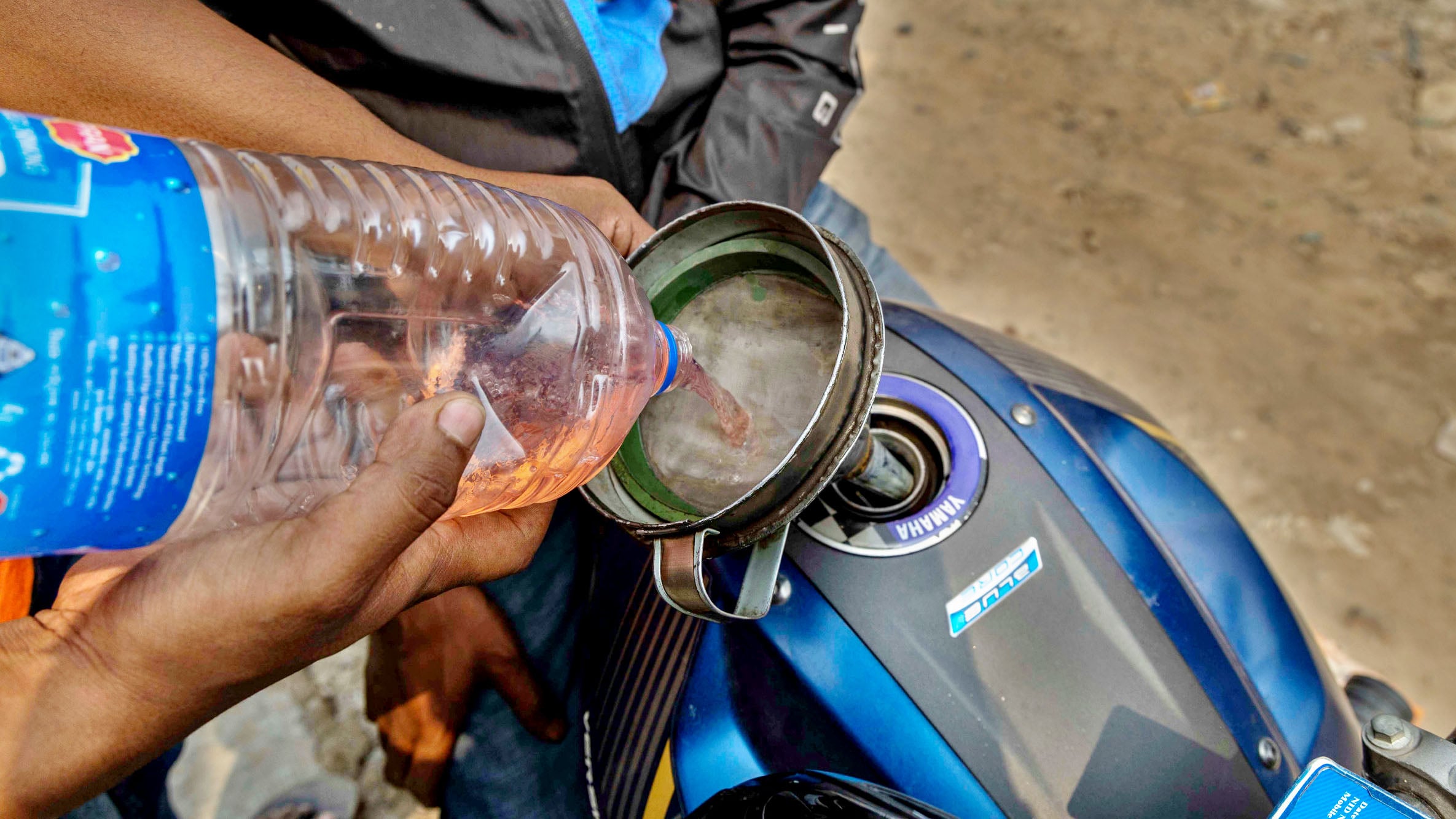 প্রতি লিটার অকটেন ও পেট্রোল বিক্রি হচ্ছে ২০০ থেকে ২২০ টাকা পর্যন্ত