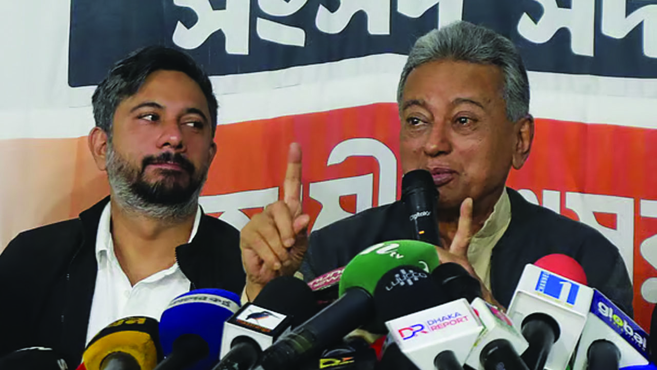 তারা ব্যালট ছাপাচ্ছে, এনআইডি কার্ড ও বিকাশ নম্বর নিচ্ছে: আমীর খসরু