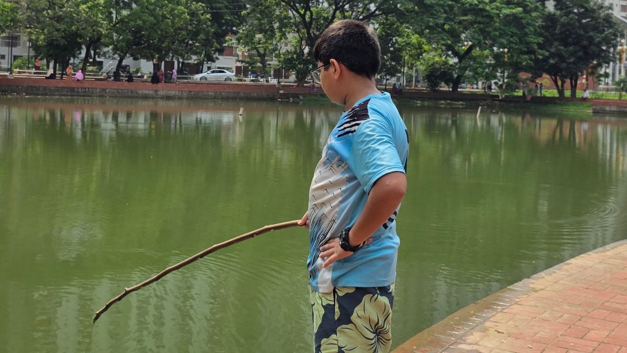 কংক্রিটের শহরের বুকে ছোট্ট এক শৈশব