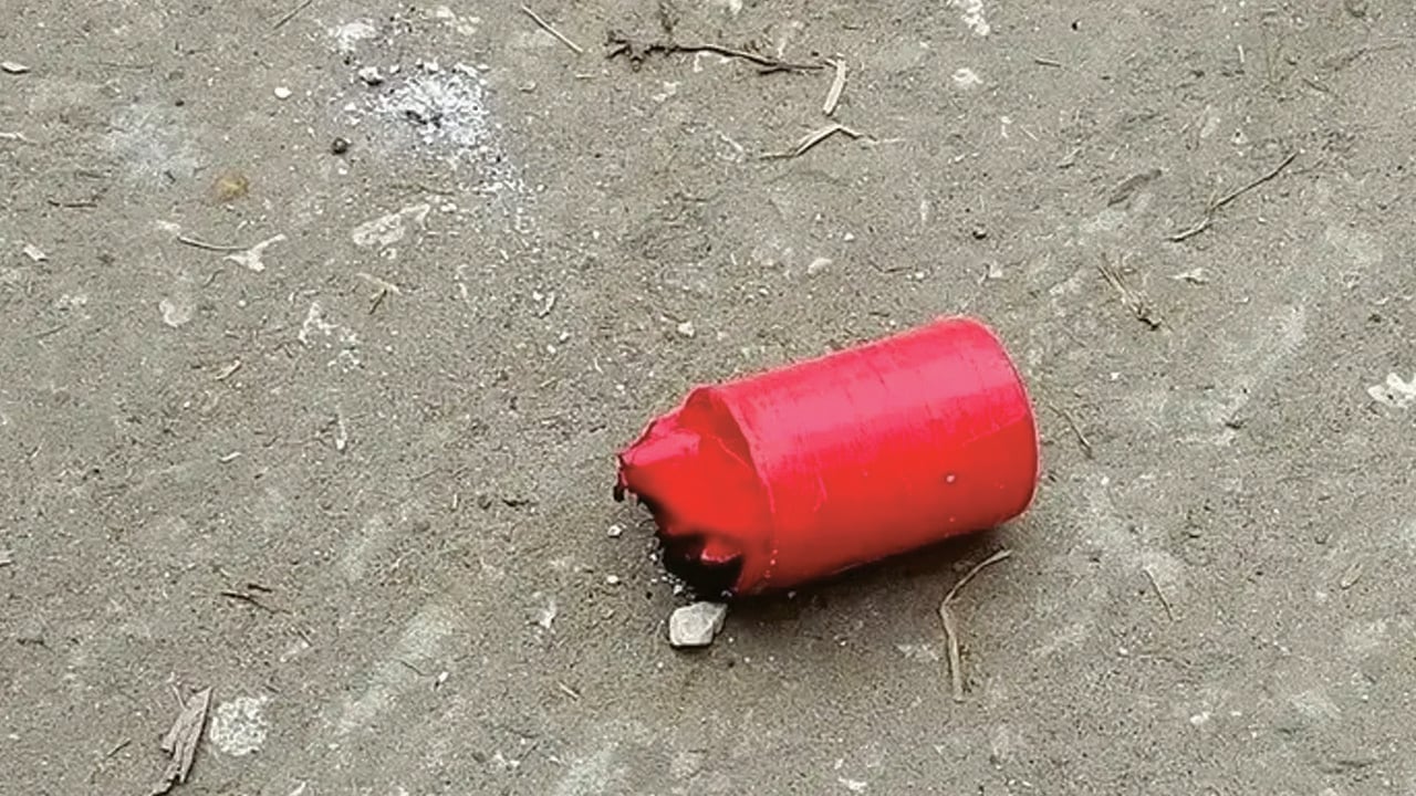 কুমিল্লায় মন্দির-মসজিদের সামনে ককটেল বিস্ফোরণ, আহত ৩