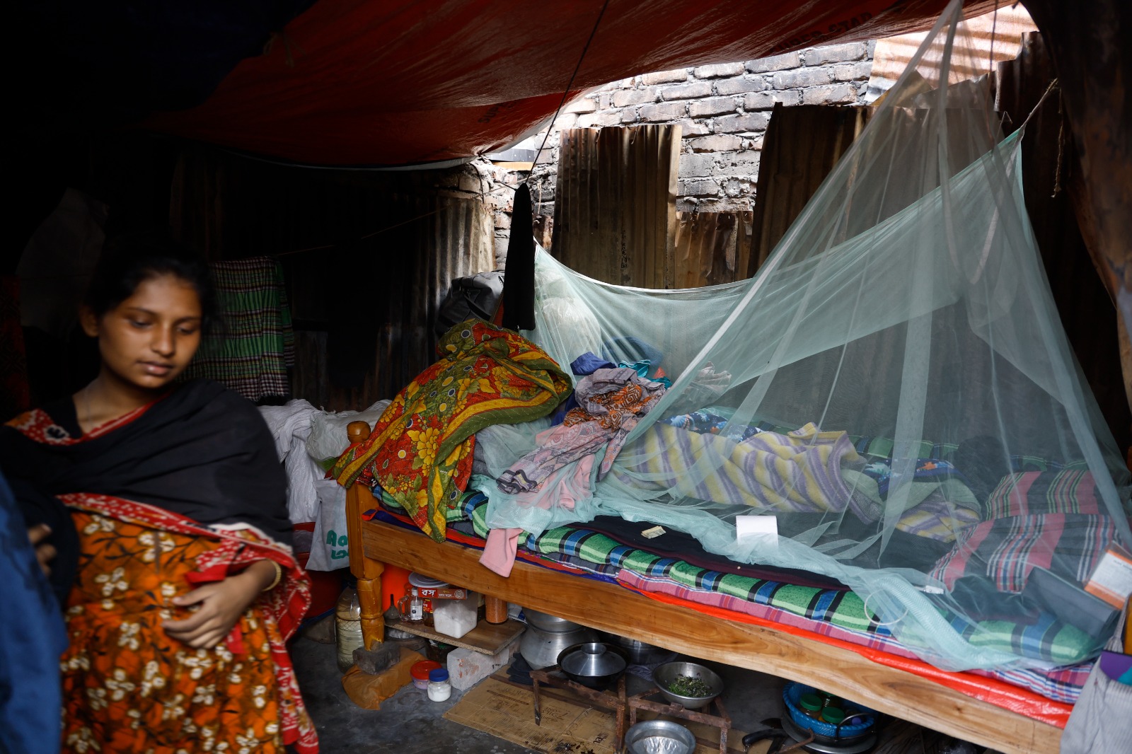 অনেকেই নতুন ঘর তৈরির কাজ করলেও কেউ কেউ এখনও প্লাস্টিকের নিচে বসবাস করছেন, কেউবা তাবুর ভেতর।