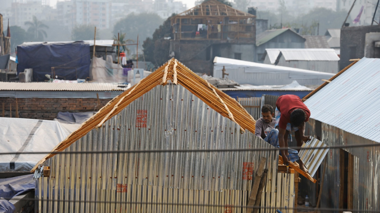 আগুনের পর ঘুরে দাঁড়ানোর চেষ্টা কড়াইল বস্তিবাসীর