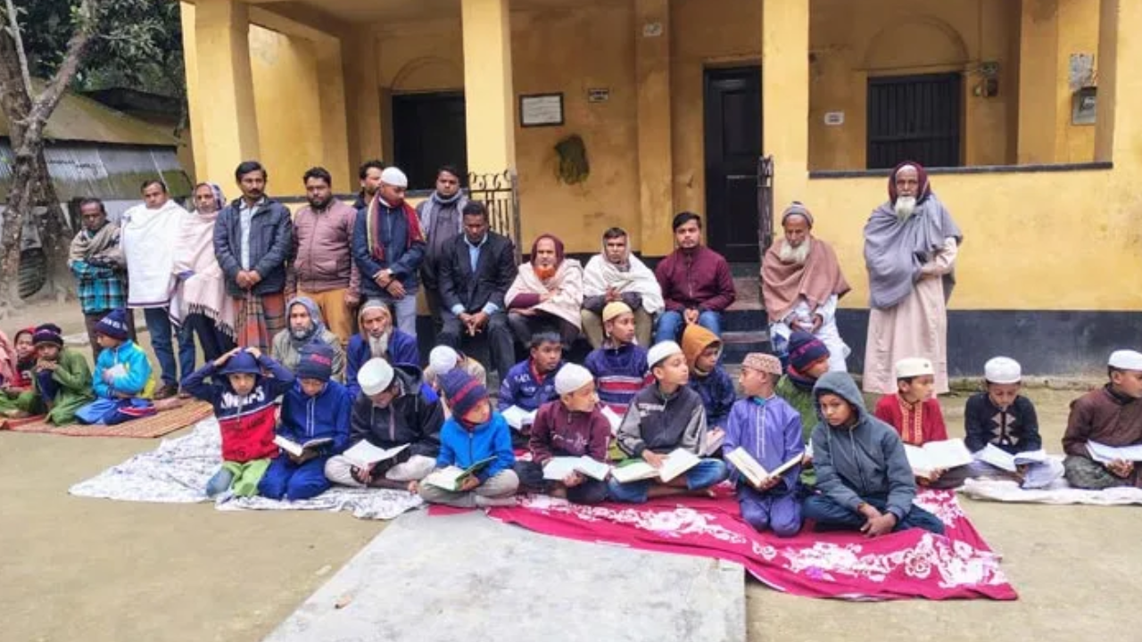 খালেদা জিয়ার শ্বশুরবাড়িতে কোরআন তিলাওয়াত