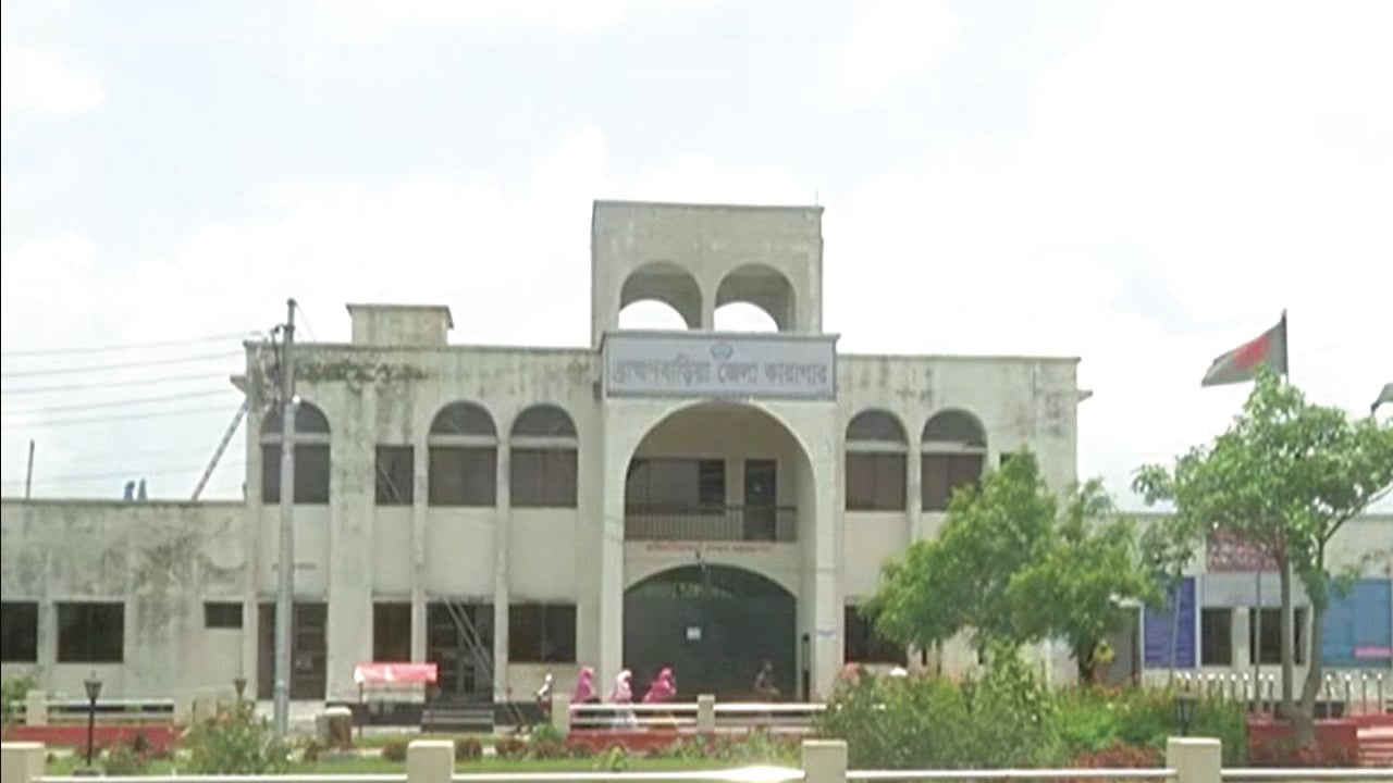 পরিচয় গোপন করে কারামুক্ত হত্যা মামলার আসামি, ডেপুটি জেলারসহ বরখাস্ত ৮