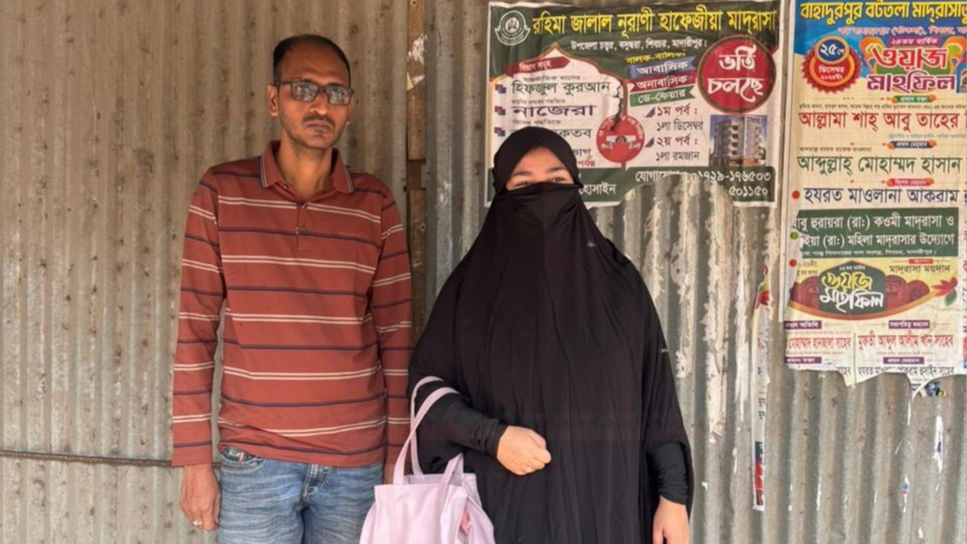 ক্রেতা সেজে
