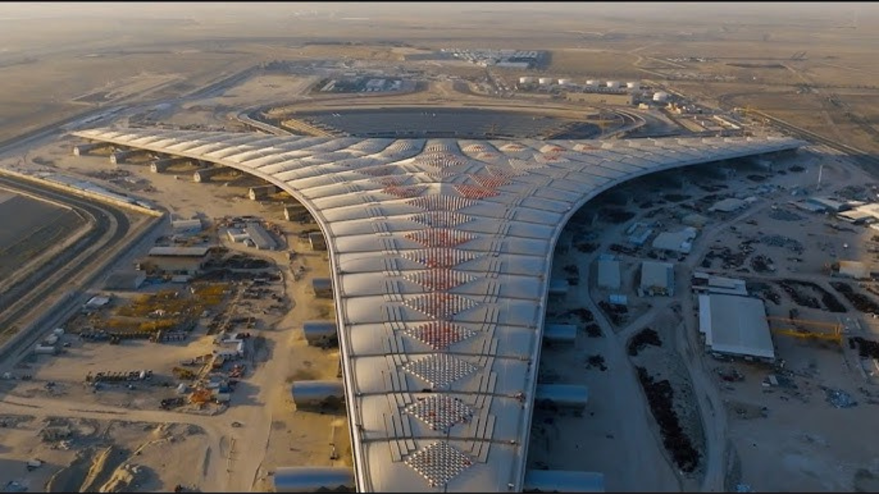 কুয়েতে বিমানবন্দরে হামলার পর ভয়াবহ আগুন
