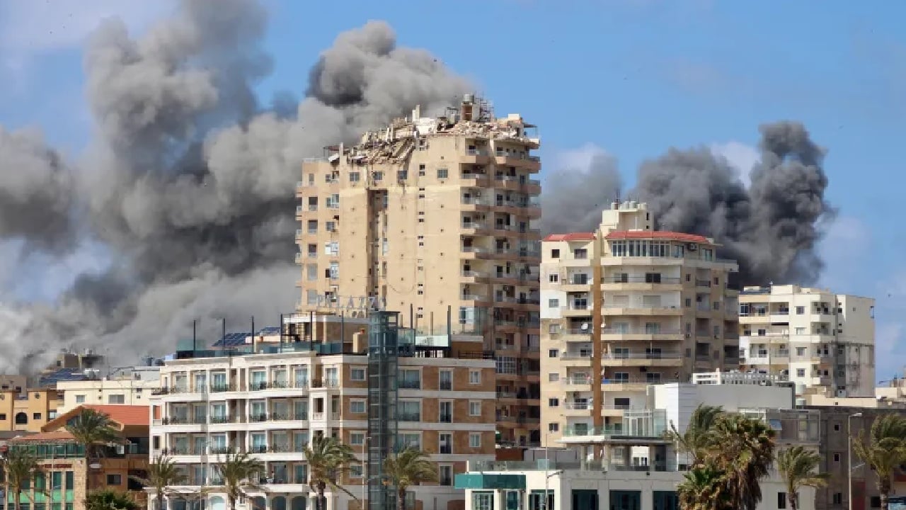 লেবাননজুড়ে ইসরায়েলের বিমান হামলা,  নিহত ২৫৪