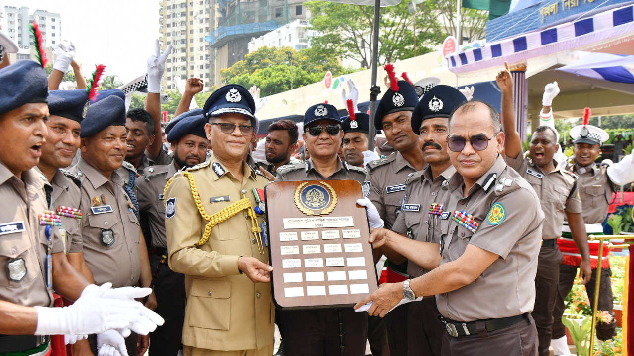 মাদকসেবনে জড়িত পুলিশ সদস্যদের ছাড় নয় 2