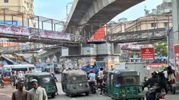 বিকল্প ব্যবস্থা ছাড়াই মিরপুরে ফুটওভার ব্রিজ সংস্কার, ঝুঁকিতে পথচারী