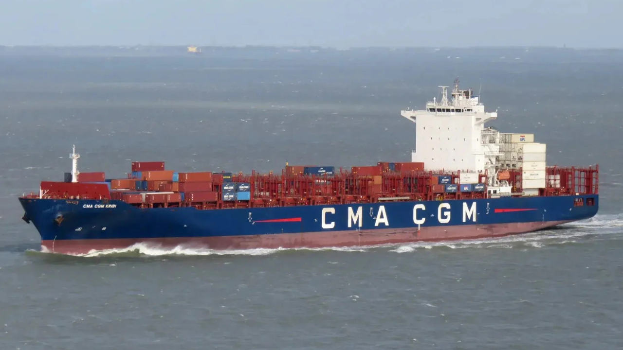 মাখোঁ-ট্রাম্প বাকযুদ্ধের মধ্যে হরমুজ প্রণালি পার হলো ফ্রান্সের জাহাজ