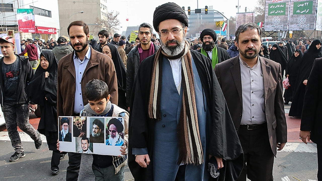 ইরানের নতুন সর্বোচ্চ নেতার নীতিতে পরিবর্তন আসতে পারে