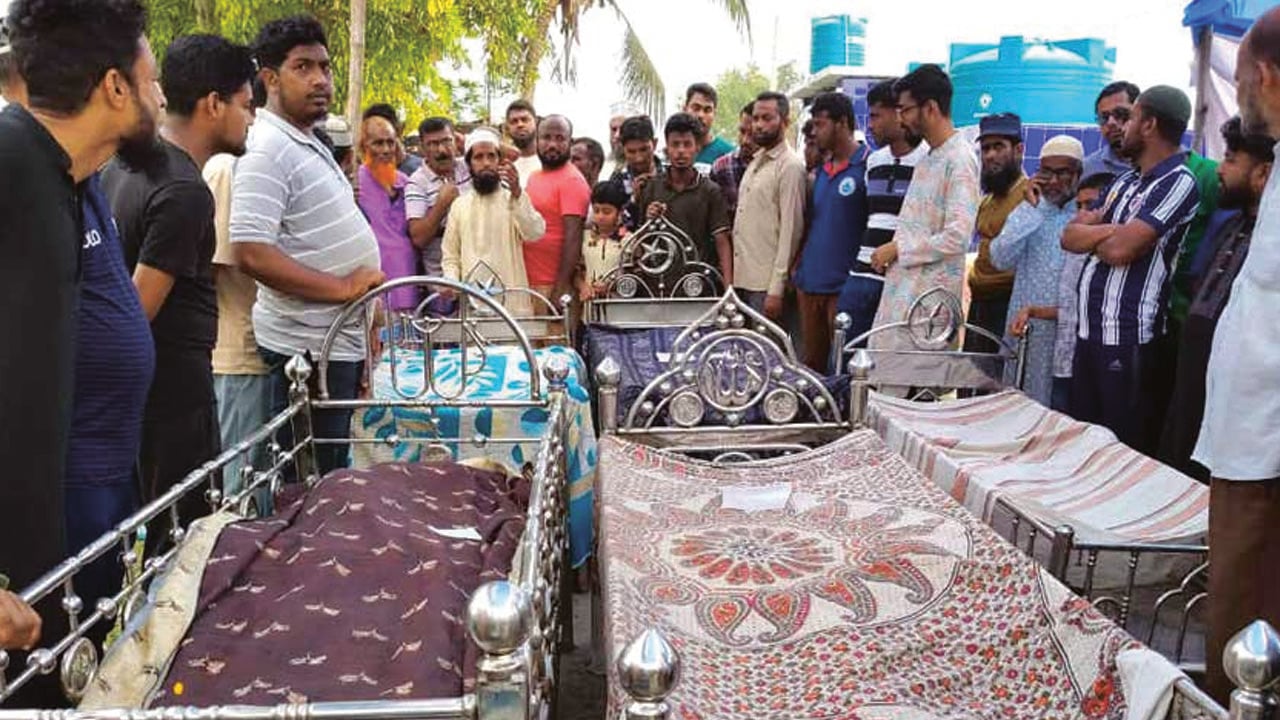 একই পরিবাররের ৯ জনকে শেষ বিদায়