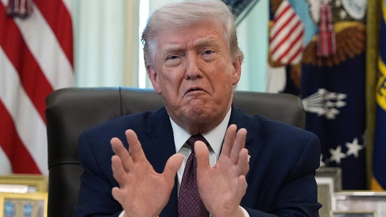 সামাজিক যোগাযোগ মাধ্যমে ট্রাম্পের অশ্লীল গালাগাল