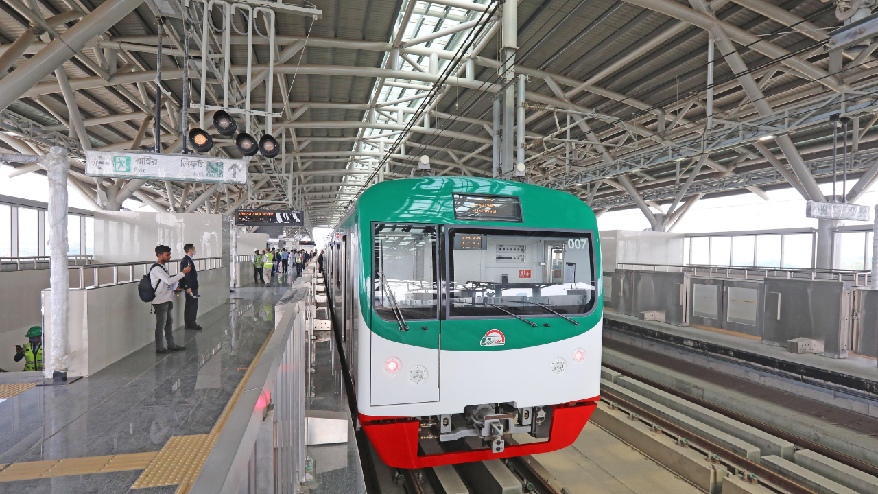 মেট্রোরেলে একাধিক পদে চাকরি, বেতন সর্বোচ্চ ১,২৯,৯৫০ টাকা