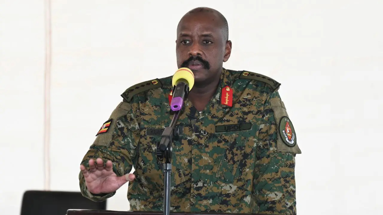 ইসরায়েলের পক্ষে যুদ্ধের ঘোষণা উগান্ডা সেনাপ্রধানের