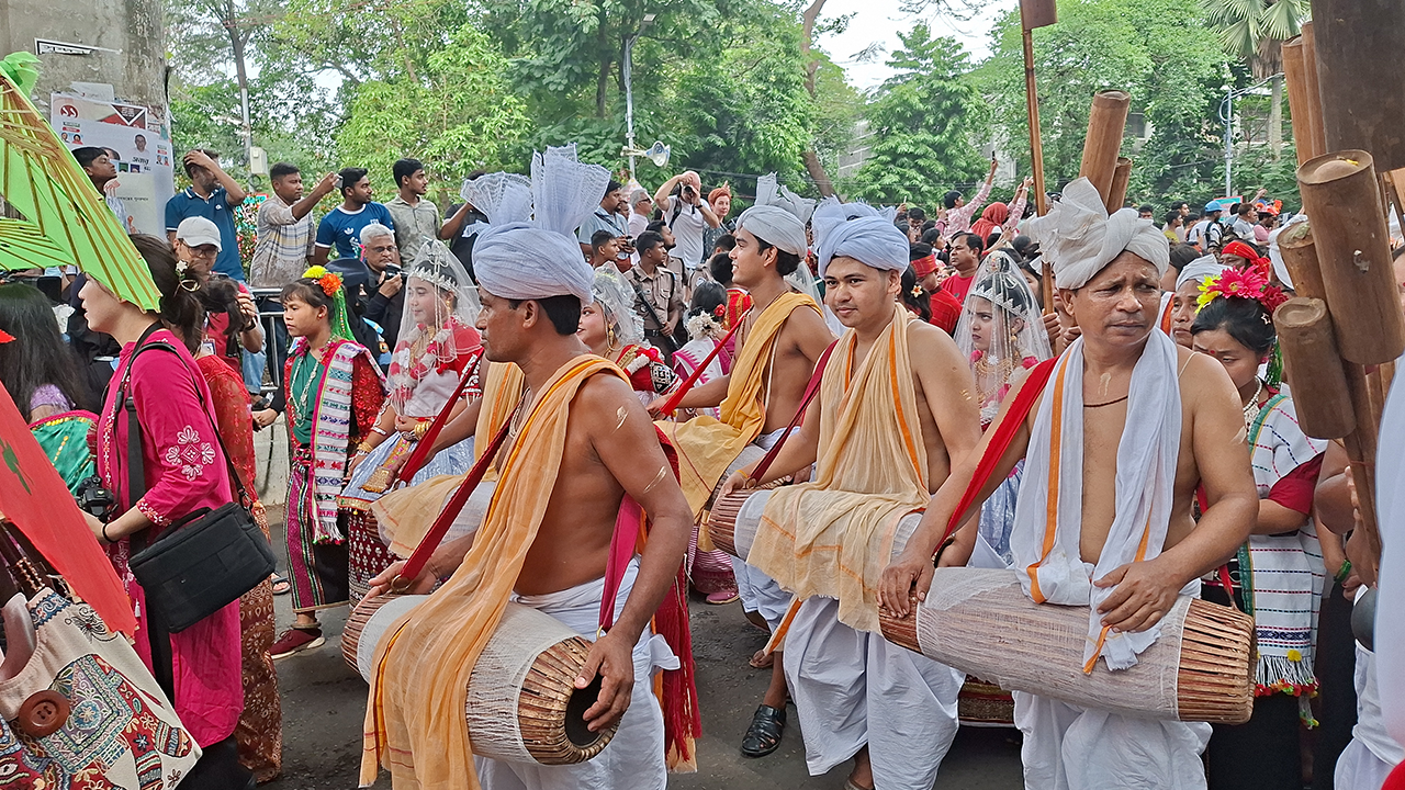নববর্ষের ঐকতানে চারুকলার বৈশাখী শোভাযাত্রা 3