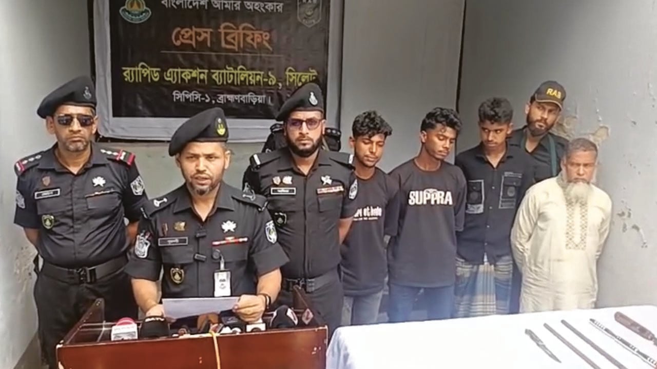 নবীনগরে র‍্যাবের তিন সদস্যের ওপর হামলা, আটক ৫