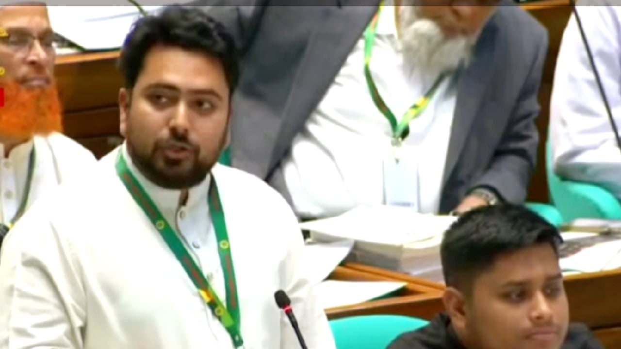 ফ্যাসিস্টের দোসর যাতে সংসদকে কলুষিত করতে না পারে: নাহিদ