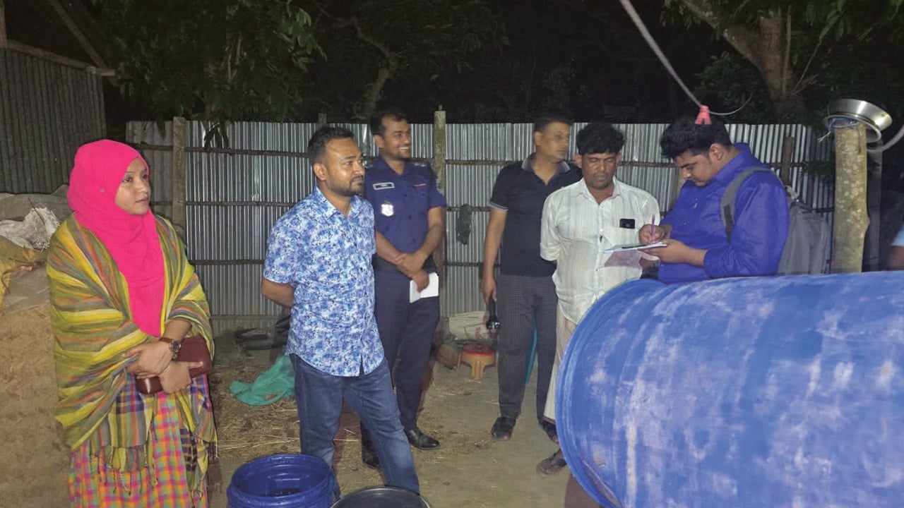 নকল দুধ তৈরির দায়ে ব্যবসায়ীকে জেল-জরিমানা