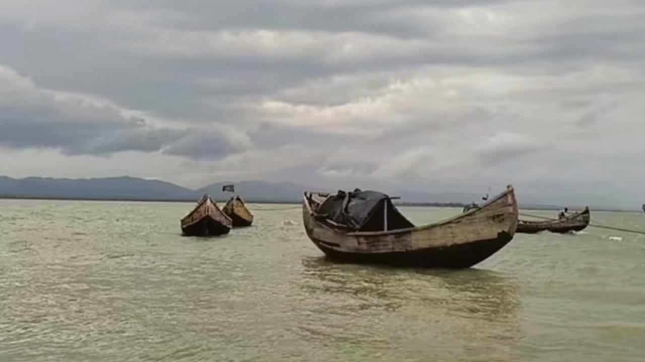 নাফ নদী থেকে ৭ জেলেকে ধরে নিয়ে গেছে আরকান আর্মি