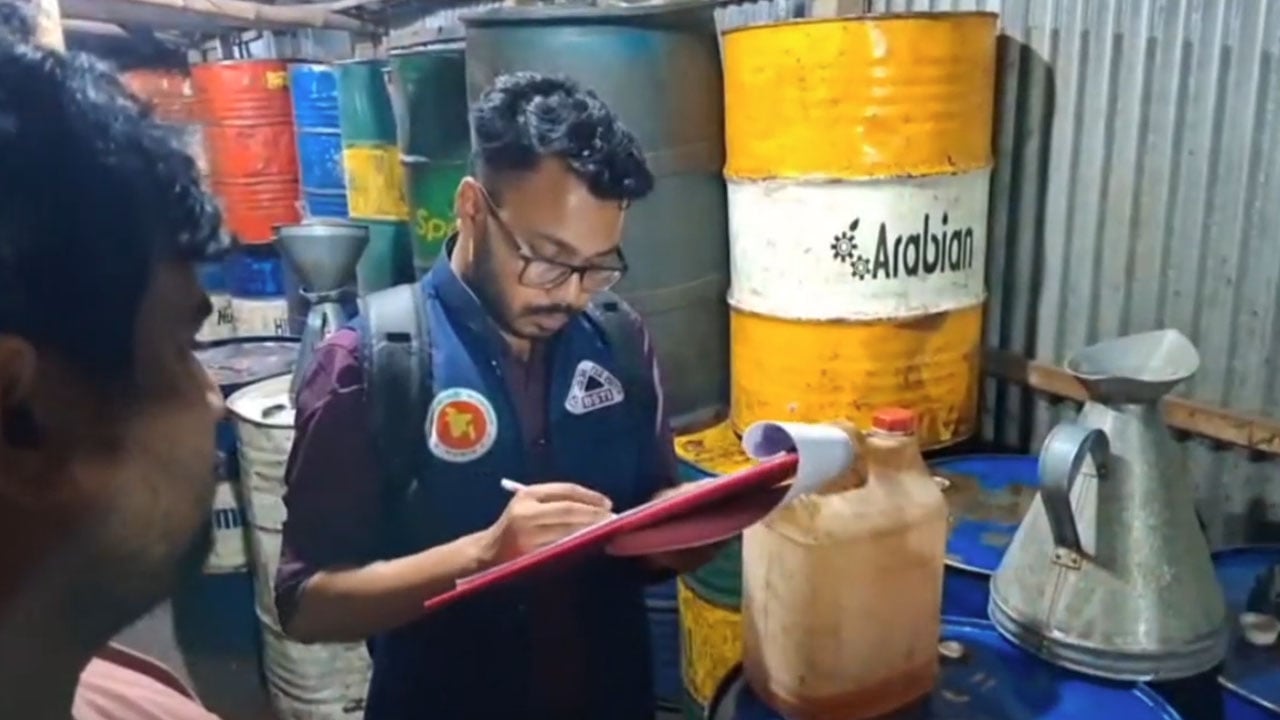 নরসিংদীতে ২১৭০ লিটার তেল জব্দ